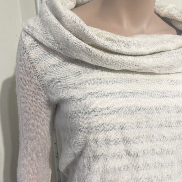 Anthropologie moth sweater size S runs bigger - Picture 2 of 8